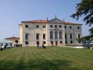 Vinnatur Villa Favorita 2015 - Cortile interno