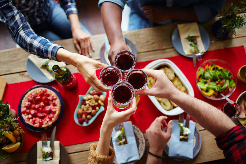 Cena Invernale tra amici Cena Invernale tra amici