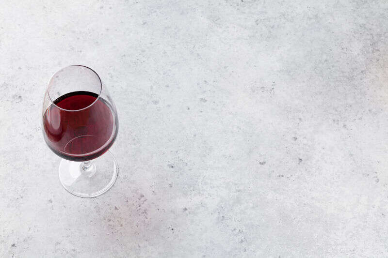 Vino rosso a tavola - attenzione alle macchie Vino rosso a tavola - attenzione alle macchie