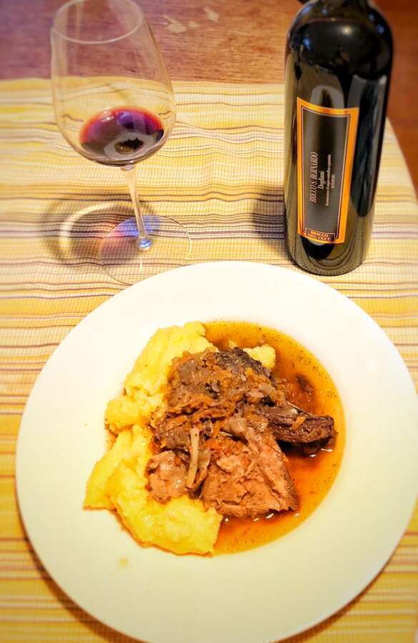 Cinghiale in Salmì con Dolcetto Dogliani DOCG San Bernardo 2013 di Bricco del Cucù Cinghiale in Salmì con Dolcetto Dogliani DOCG San Bernardo 2013 di Bricco del Cucù