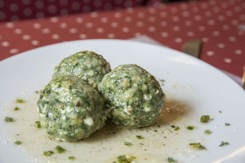 Canederli con spinaci e formaggio Canederli con spinaci e formaggio