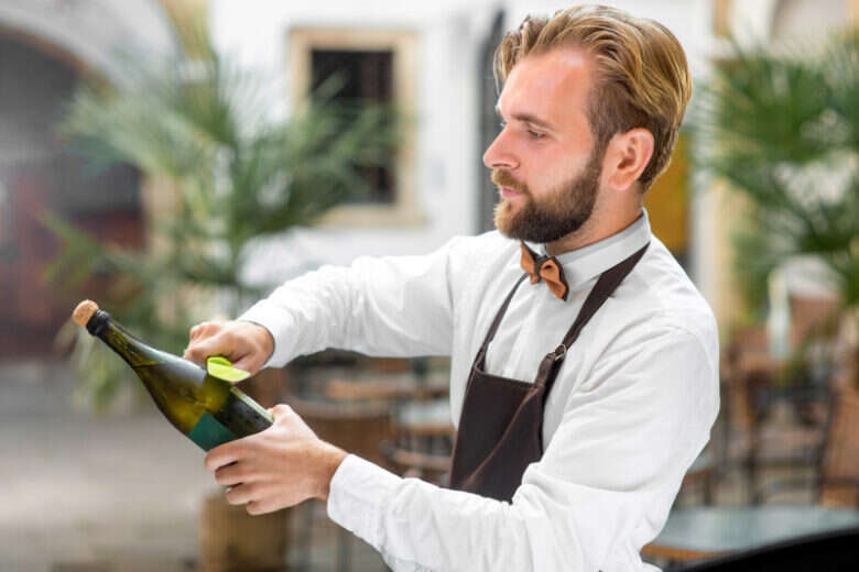 Come aprire una Bottiglia di Vino senza Cavatappi